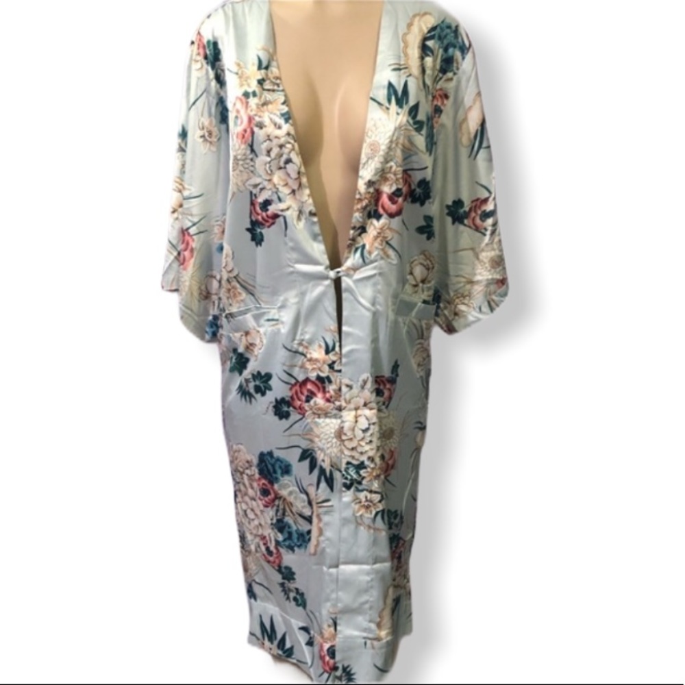 Mint Satin Robe with Floral Pattern - Picture 6 of 6